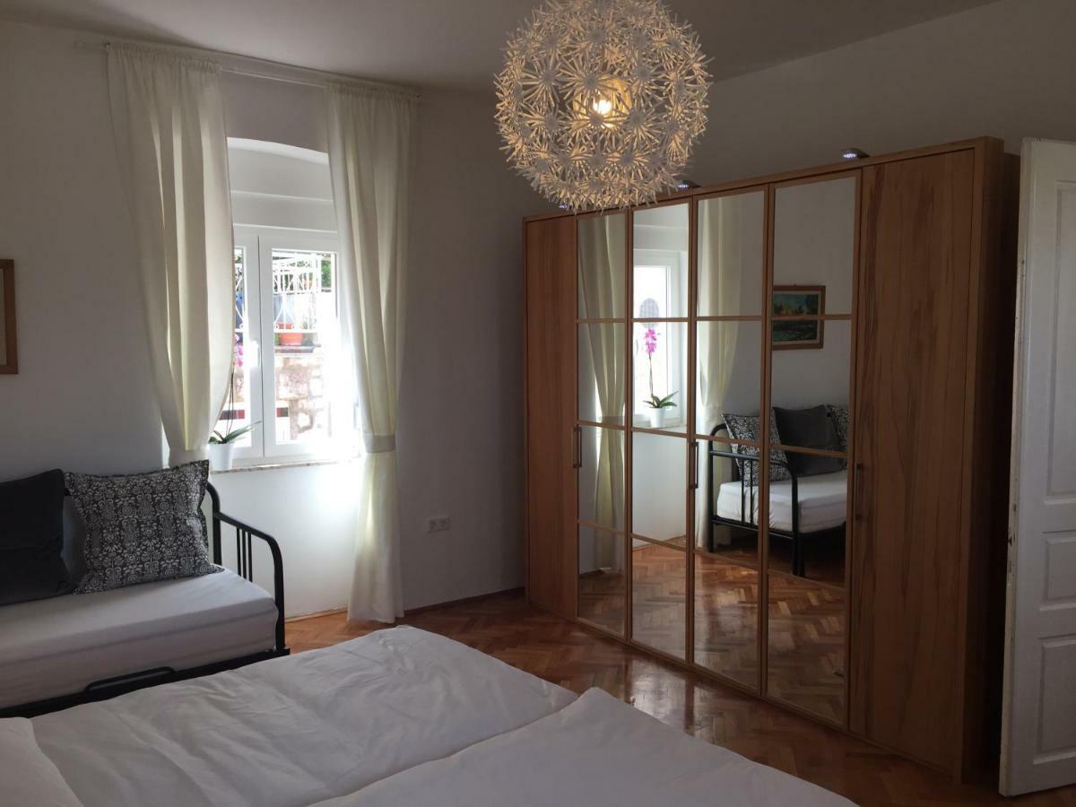 Central House Nona Crikvenica Εξωτερικό φωτογραφία