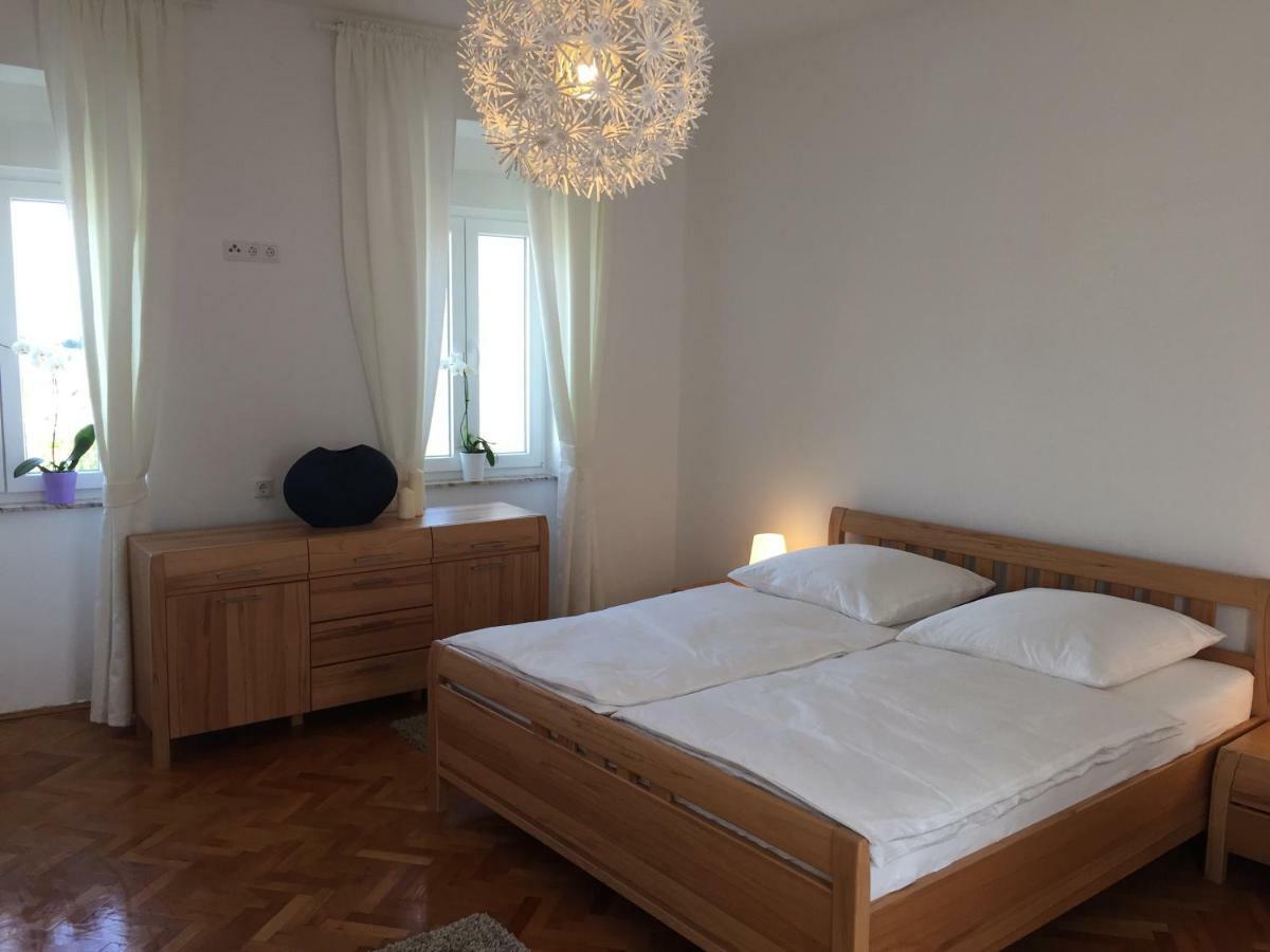 Central House Nona Crikvenica Εξωτερικό φωτογραφία